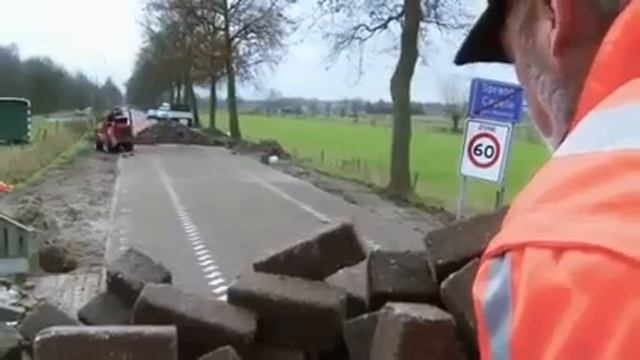 Мощение дорог клинкерной брусчаткой в Европе смотреть онлайн
