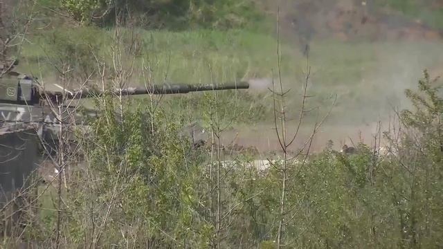 Украина.Боевая работа экипажей танковых подразделений ВС РФ по уничтожению огневых точек ВСУ. Т-72Б3 смотреть онлайн