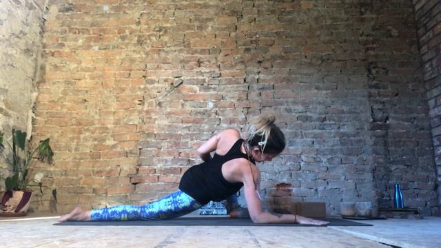 Inner Fire Vinyasa Flow // Budding Rose Yoga смотреть онлайн