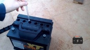 Уровень электролита в аккумуляторе