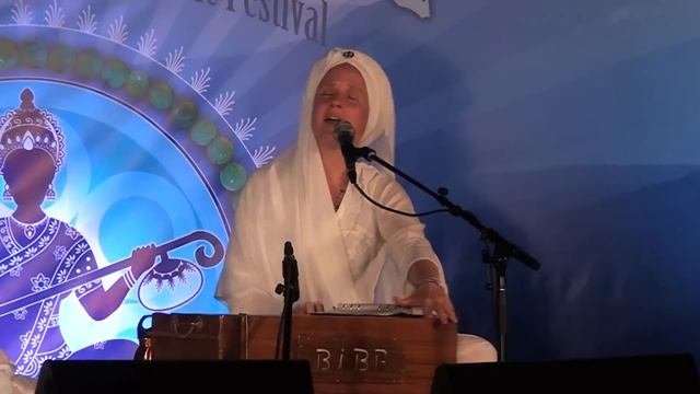 Snatam Kaur Live at Sat Nam Fest: Awakening (Ek Ong Kar Sat Nam Siri Wahe Guru) смотреть онлайн