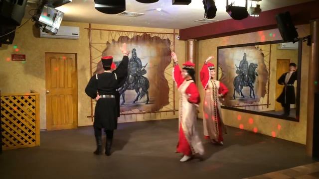 Калмыцкий танец в ресторане "Легенда". Элиста смотреть онлайн