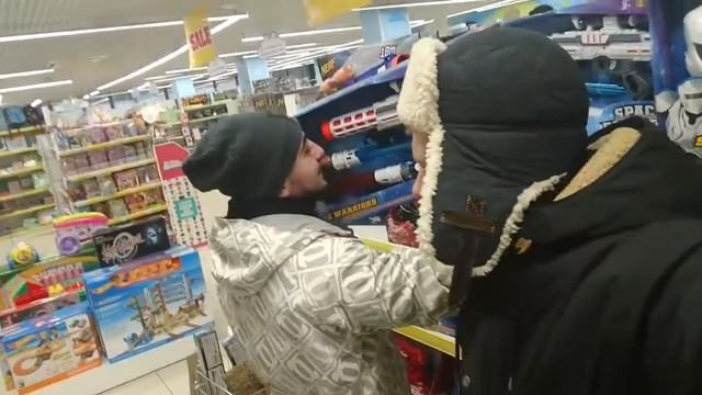 Прогулка по ТЦ смотреть онлайн
