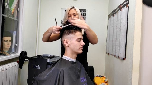 ТОП урок как выполнить стрижку Undercut смотреть онлайн