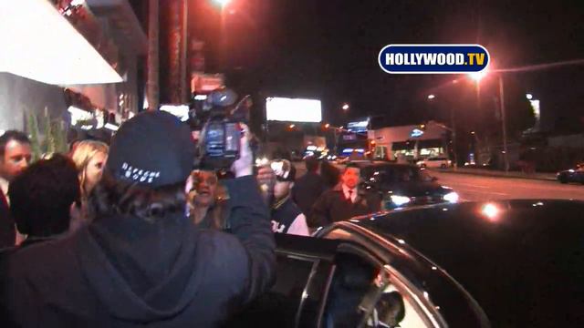 Craig Robinson Leaves Trousdale смотреть онлайн