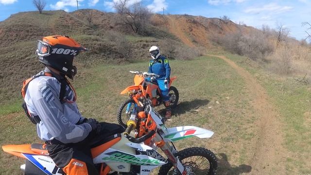 Покатуха на Куяльнике c двумя KTM и я на KAYO T4 смотреть онлайн