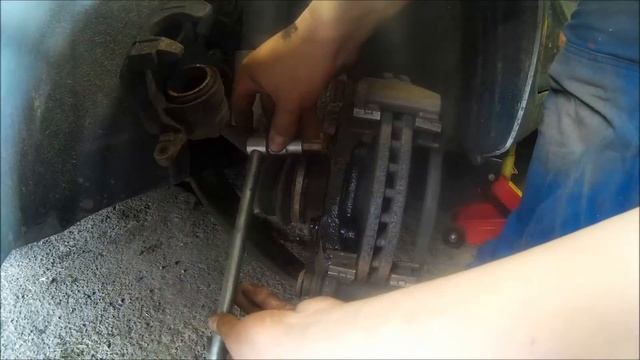 Výměna předních brzdových destiček a kotoučů Peugeot 307 Sw смотреть онлайн
