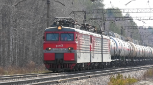 "Неровная дорога". ВЛ11-284/296 А с грузовым поездом
