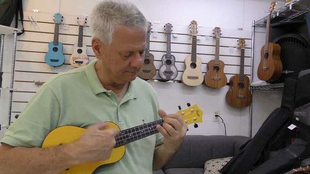 Atemóia e Guaraná, de Edu Coelho. O ukulele é um soprano Flight TUS35, linha Travel смотреть онлайн