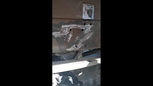 Mercedes-Benz Atego 815 - ремонт рамы, трещина из-за поломки амортизатора смотреть онлайн