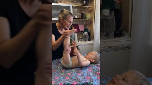 УПРАЖНЕНИЯ ДЛЯ КОРРЕКЦИИ ВАЛЬГУСА ГОЛЕНЕЙ У ДЕТЕЙ В ВОЗРАСТЕ ОТ 1,5 ДО 5 ЛЕТ. ЧАСТЬ 4(2). Мария Ерж смотреть онлайн