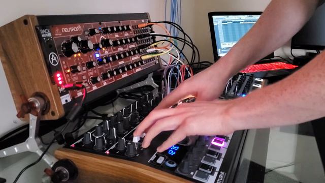 Arturia Dub Techno Jam 01 смотреть онлайн