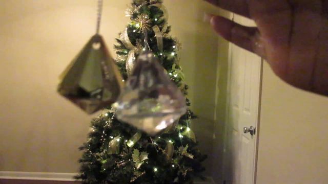 White and Gold Theme | Christmas Tree Decorating смотреть онлайн