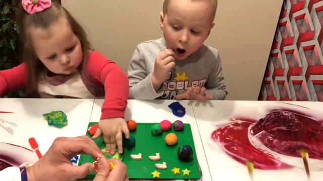 ЛЕПИМ ИЗ ПЛАСТИЛИНА РАЗНОЦВЕТНЫЕ ФИГУРКИ! УЧИМСЯ СЧИТАТЬ! смотреть онлайн