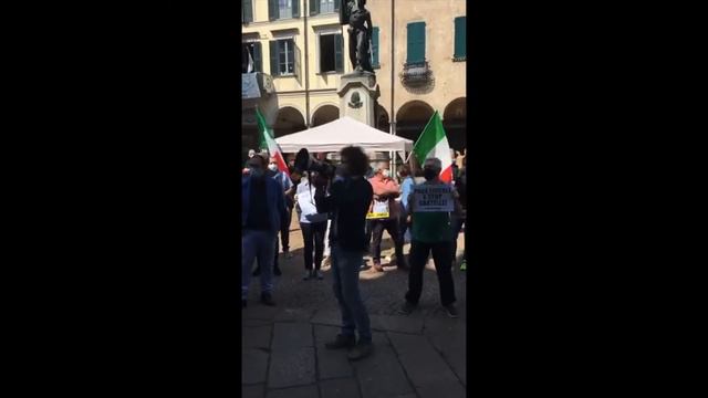L’applauso di piazza del Podestà ad Attilio Fontana смотреть онлайн