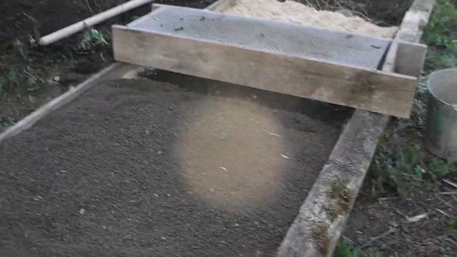 Поднятие грядки,просеиватель земли от корней и травы,сито из подручных средств для огорода смотреть онлайн