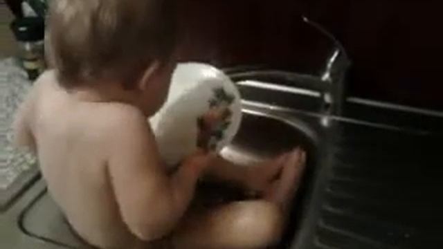 Лучший способ помыть посуду.mp4 смотреть онлайн