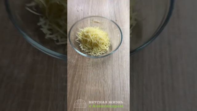 Бутерброды со шпротами и помидорами смотреть онлайн