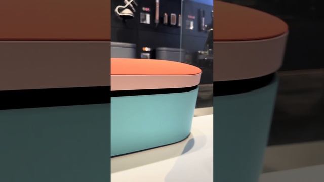 Новый цвет стайлера Dyson из магазина Dubai Mall: что входит в бокс, гравировка и обзор фена, утюжк смотреть онлайн