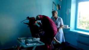 Валя у стоматолога удаляет зуб.