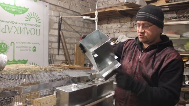 Бункерная кормушка для кроликов. Самый оптимальный и экономный вариант. смотреть онлайн