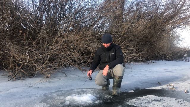 Раздача окуня / Окунь на балансир / Успешная рыбалка 2019 / Последний лед в Астраханской области смотреть онлайн