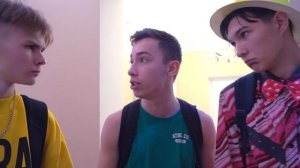 ОЧЕРЕДЬ ЗА ПОЦЕЛУЯМИ К НОВЕНЬКОЙ !!! ЧТО ДАША СДЕЛАЕТ С НАГЛОЙ ШКОЛЬНИЦЕЙ