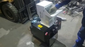 Мини дробилка для пластика XFS-180 (пробный запуск на ПНД)