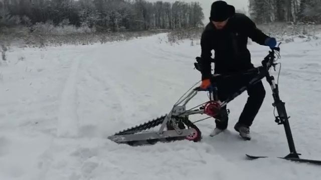 Гусеничный модуль для электробайка с кареточным мотором/ Track module for electrobike with mid driv смотреть онлайн