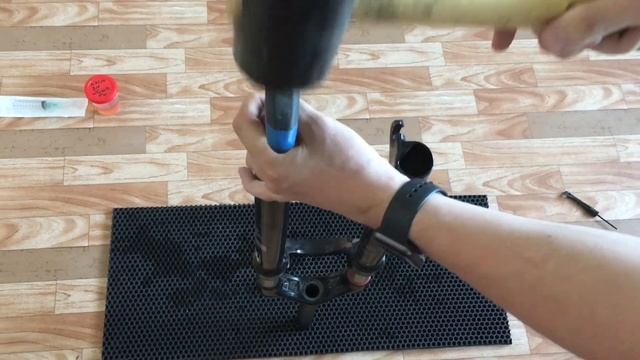 Плановое то вилки ROCK SHOX GOLD SOLO AIR