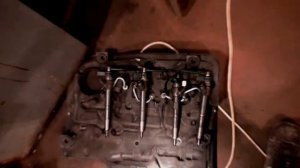 2.0TDI CLCB замена прокладок клапанной крышки, снятие форсунок common rail. 2.0TDI seals replacemen