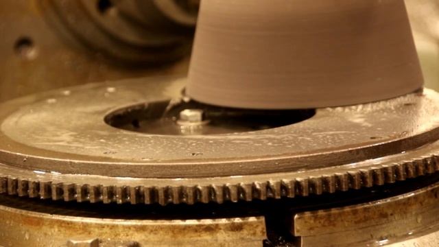 Willys Jeep Flywheel Grinding on Cincinnati Milling Machine смотреть онлайн