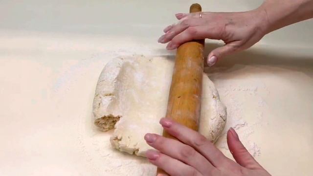 Ну ооочень вкусные творожные рогалики ! Из самых простых продуктов, а вкус просто бомбический! смотреть онлайн