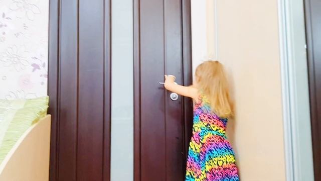 Алиса и косметика для детей / история про игры с косметикой / Салон красоты #forkids смотреть онлайн