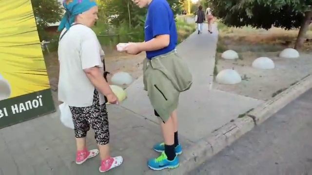 КУПИЛ БАБУШКЕ ЕДУ| ДЕЛАЙ ДОБРО!!!