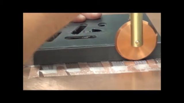 Роликовая сварка мелкоячеистой стальной сетки с фольгой смотреть онлайн