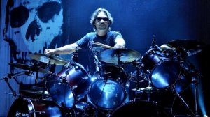 Зачем певцам наушник в ухе на сцене? Система персонального ушного мониторинга.