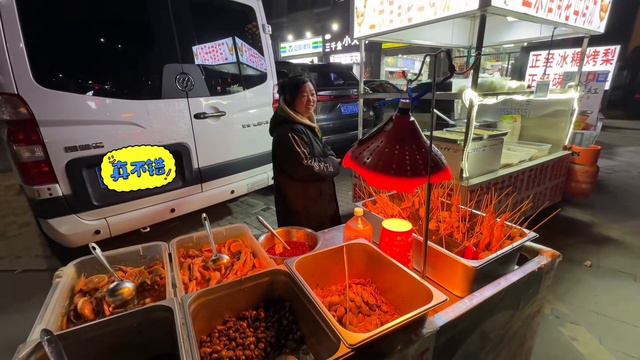 260块钱在亳州包一家钵钵鸡摊，当成自助随便吃，大哥能回本吗？ смотреть онлайн
