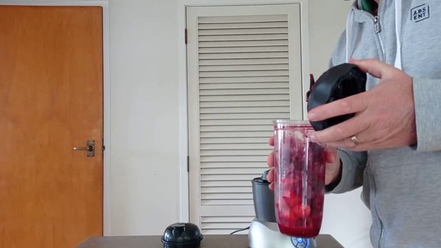 Part 5: NutriBullet 1000W Select 1000 - vs raw carrot and raw beetroot. Started steaming up!!! смотреть онлайн