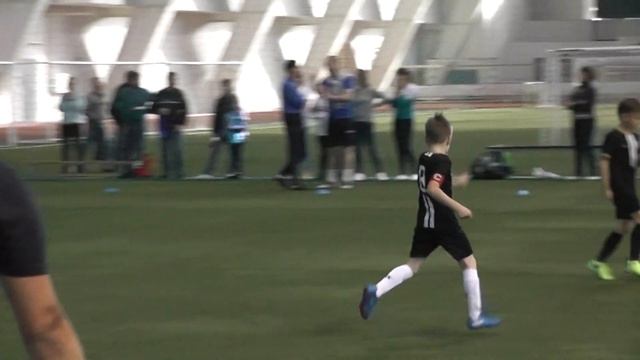 Футбол. Турнир "Золотая осень" Йошкар-Ола. Игра ФК Юнит - Киров-3. 1-й тайм смотреть онлайн