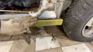 Старый гнилой Suzuki escudo . Пороги из профильной трубы . Самодельный лонжерон