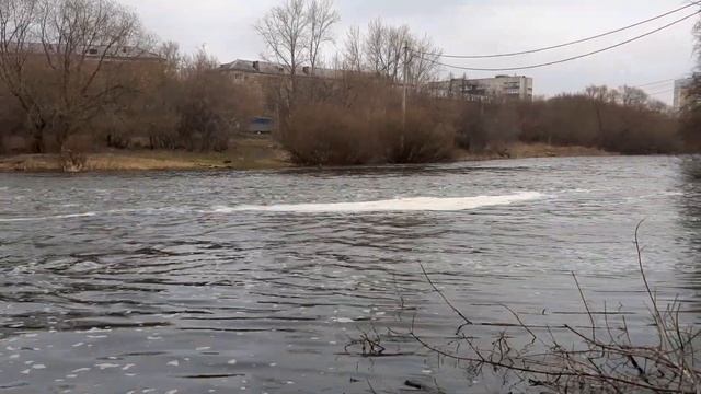 Окуни Нижне-исетского пруда. Рыбалка в городе Екатеринбурге. смотреть онлайн
