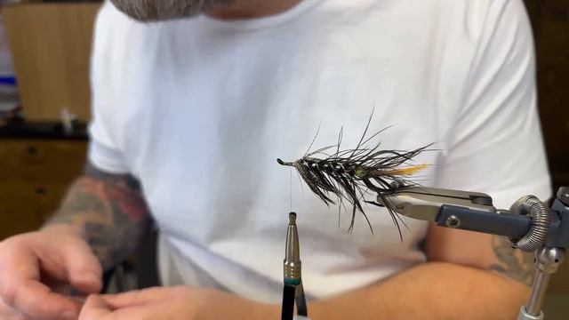 Live fly tying with Jonas Andersson, lets tie the Glen Grant salmon fly. смотреть онлайн