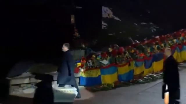 На Майдане Порошенка встречали свистом с криками "Ганьба" смотреть онлайн
