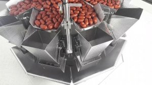 Упаковка колбасок и мясных снеков