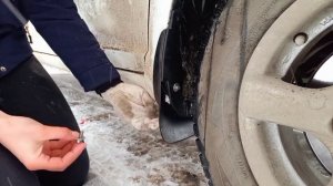 Установка брызговиков Toyota Vitz