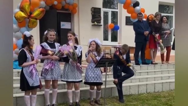Видеоролик о празднике Последнего звонка в Судбищенской средней школе смотреть онлайн