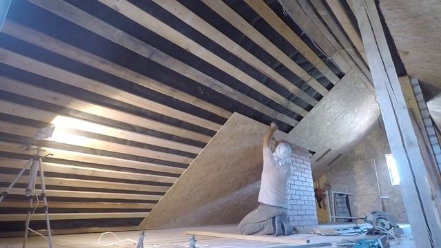 подшиваем OSB на потолок в одно лицо смотреть онлайн