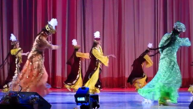 Uzbek dance - Qorakoz | Advantour смотреть онлайн
