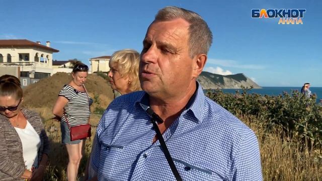 Амброзия, трава в человеческий рост, змеи — территория возле ЖК «Бельведер» заброшена смотреть онлайн